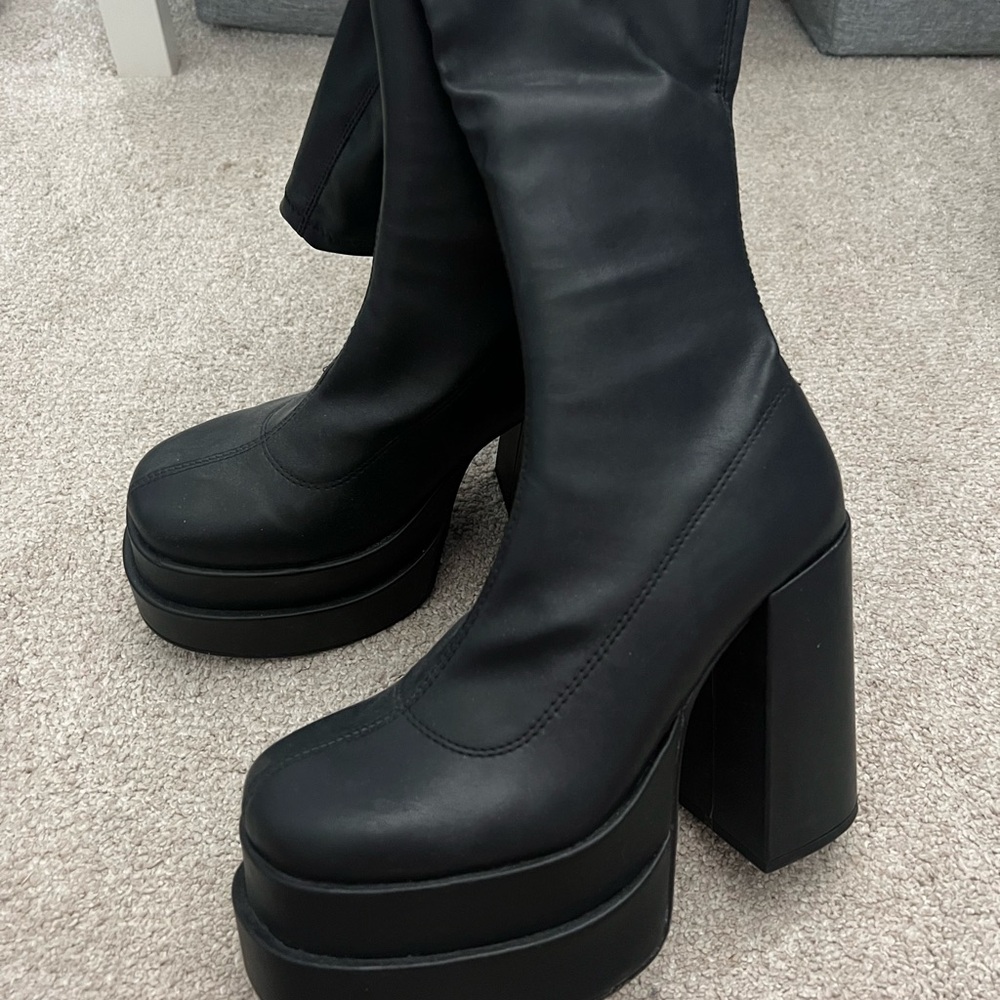 Black Platform Heeled Boots